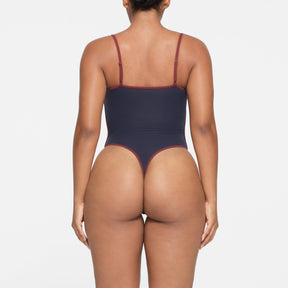 FITS EVERYBODY CONTRAST TRIM SCOOP NECK BODYSUIT | NAVY