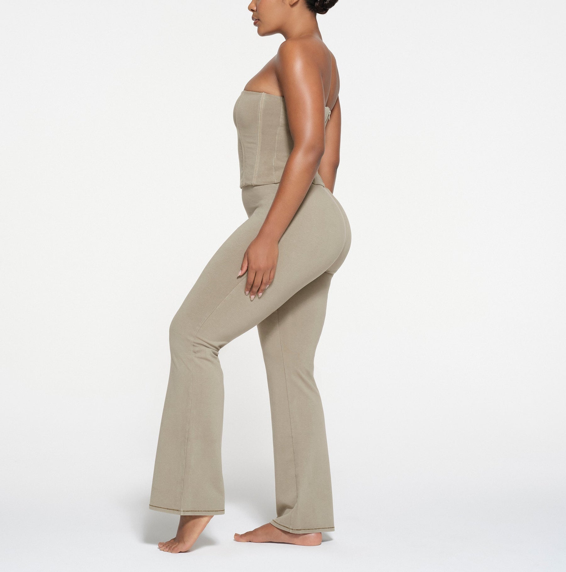 OUTDOOR HIGH-WAISTED FLARE LEGGING | TAUPE