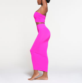 SOFT SMOOTHING SEAMLESS LONG TUBE SKIRT | FUCHSIA