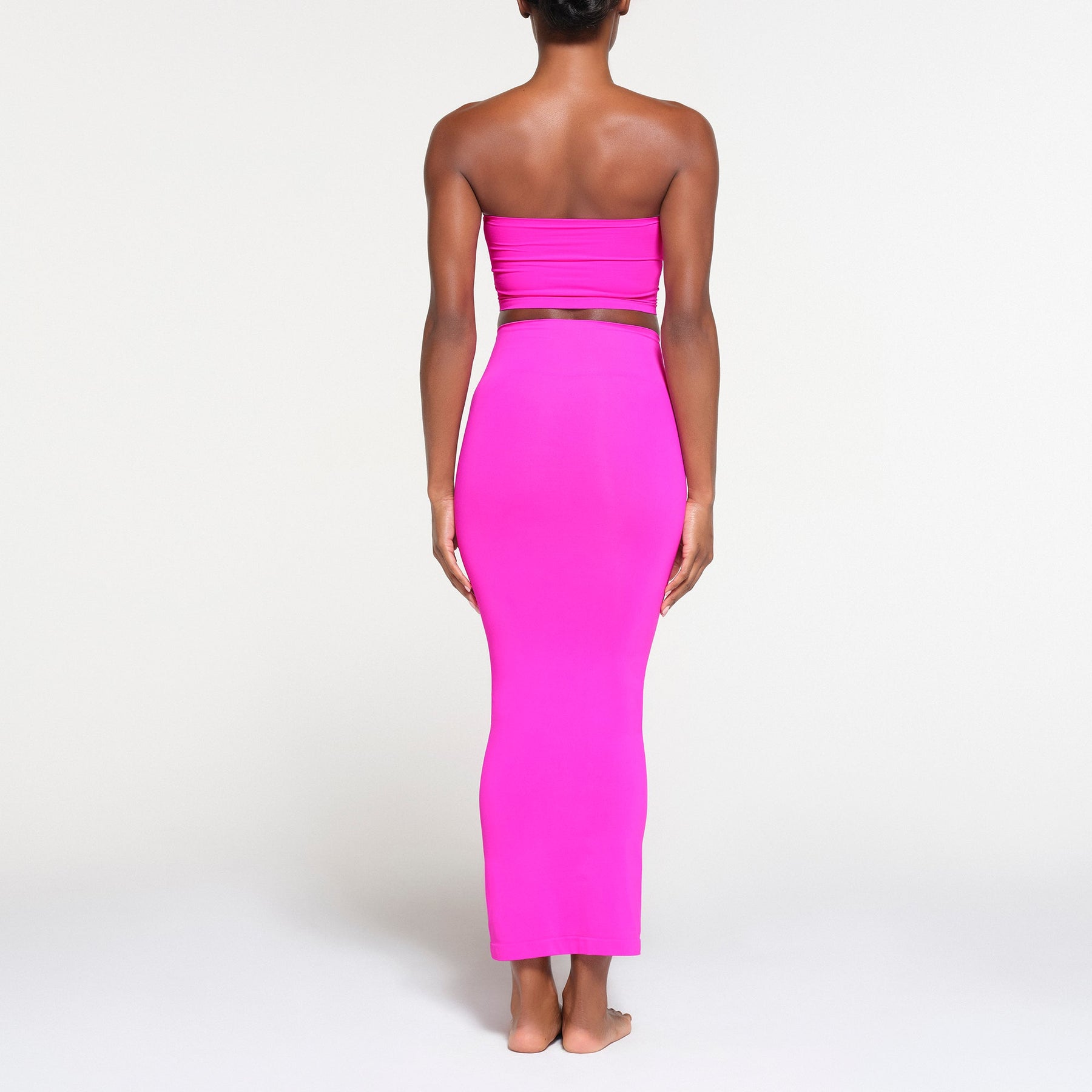 SOFT SMOOTHING SEAMLESS LONG TUBE SKIRT | FUCHSIA