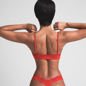 FITS EVERYBODY LACE SCOOP BRALETTE | CAYENNE