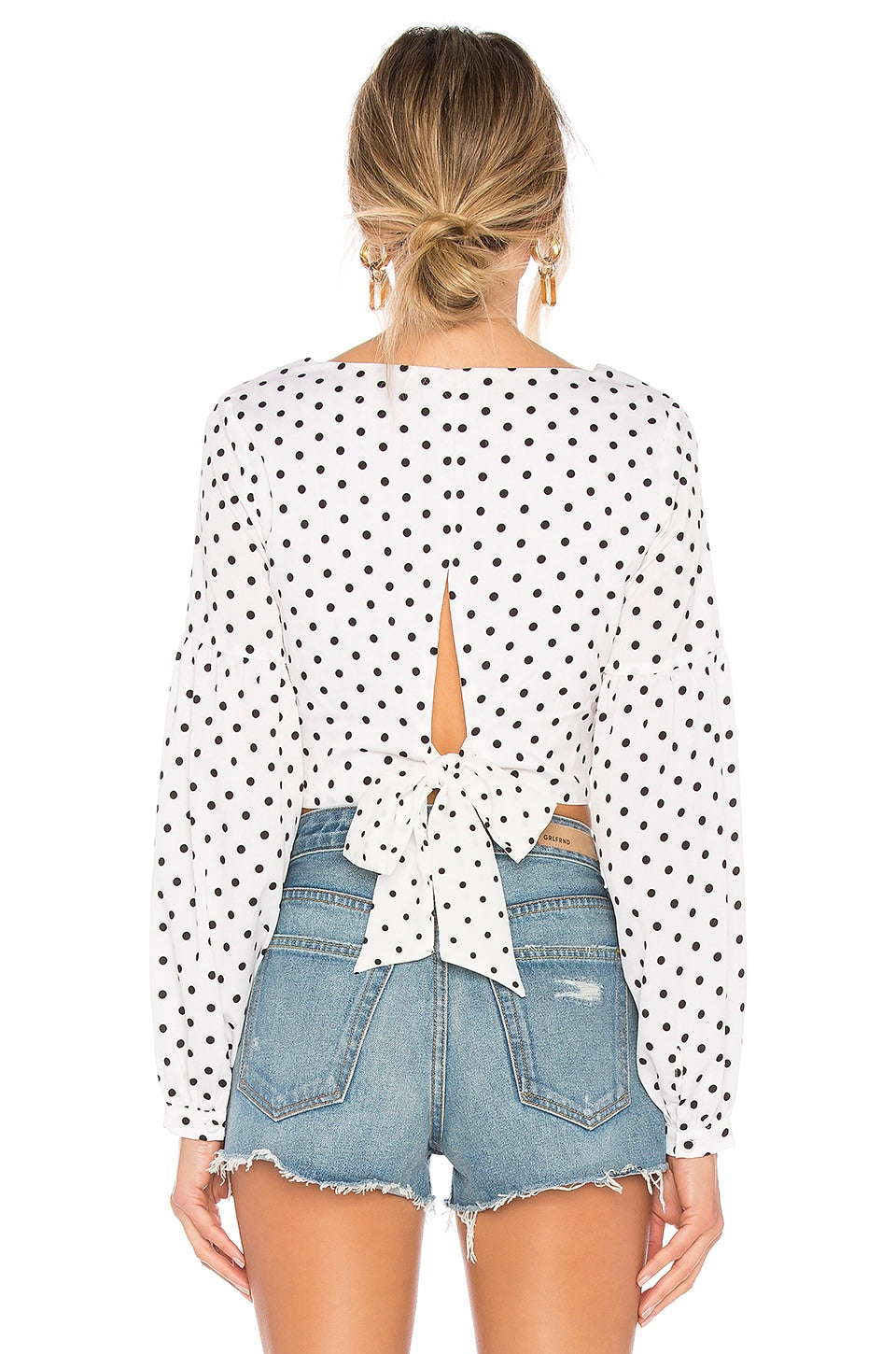 superdown Yasmin Tie Back Crop Top in White & Black