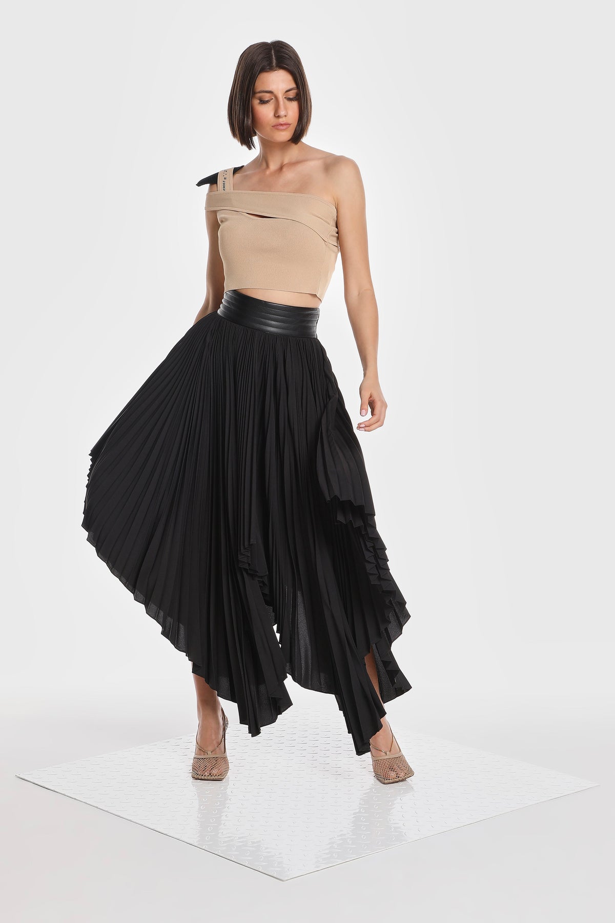CROSSOVER ONE SHOULDER TOP W/ SHOULDER PAD