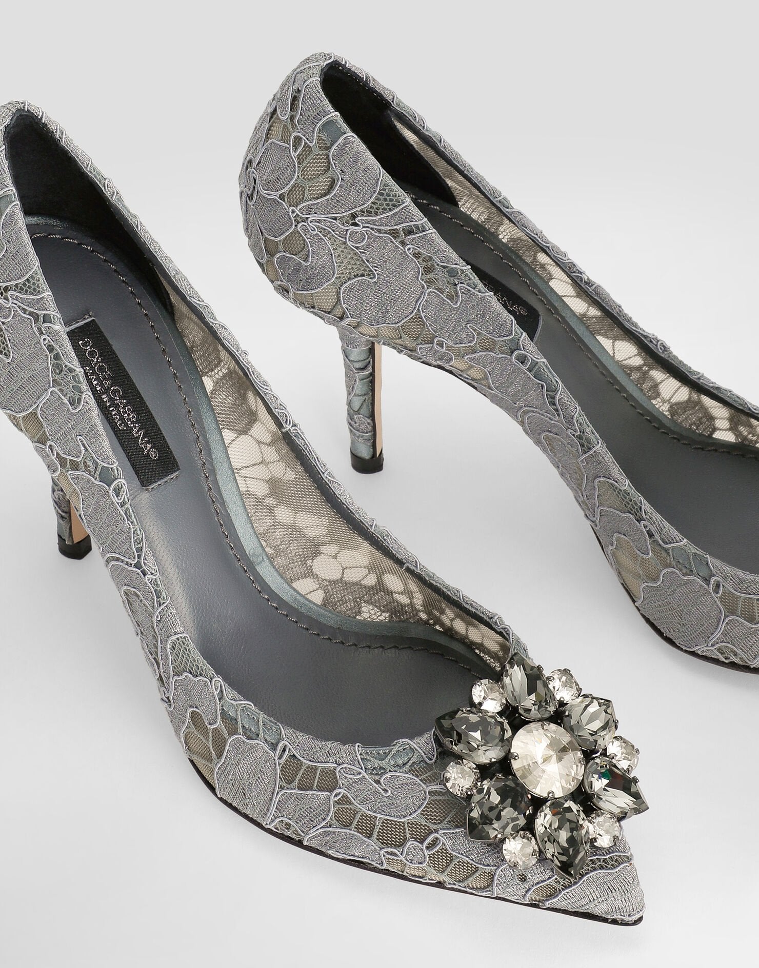 Pump in Taormina lace with crystals