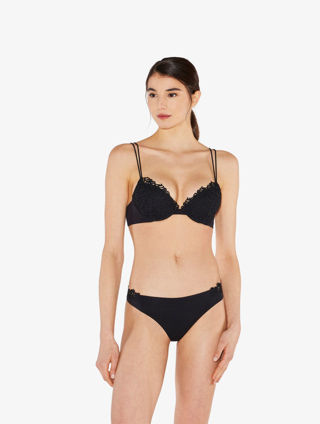 Black push-up bra with macramé