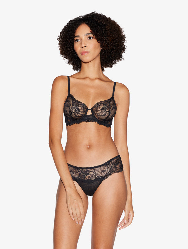 Black lace underwired bra