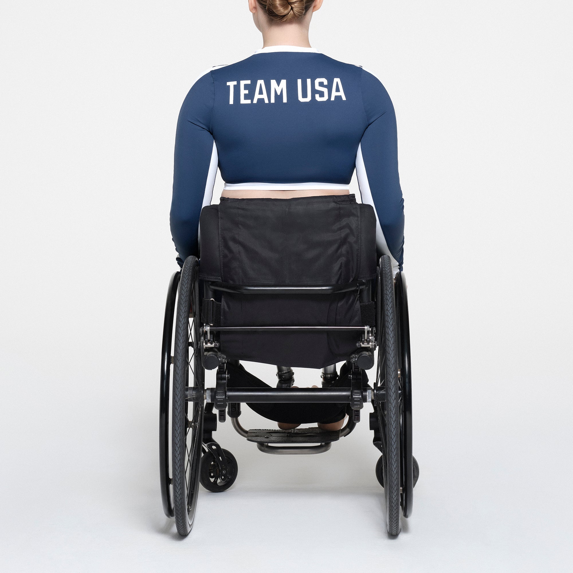 SKIMS FOR TEAM USA SIGNATURE SWIM PARALYMPIC LONG SLEEVE CROPPED T-SHIRT | NAVY