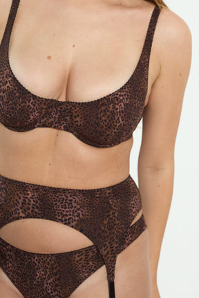 Shania Suspender
