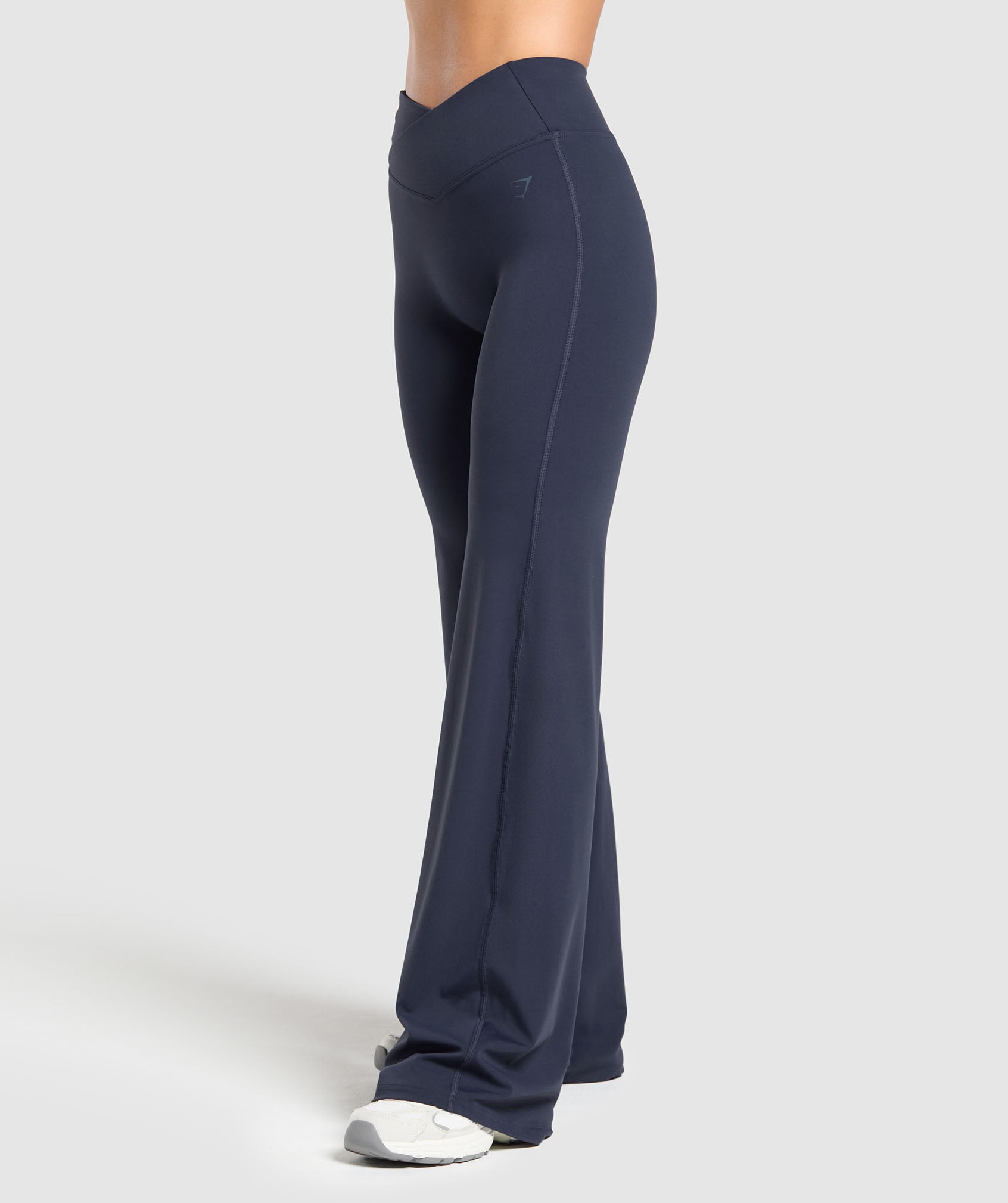 Gymshark Crossover Flared Leggings - Heavy Blue