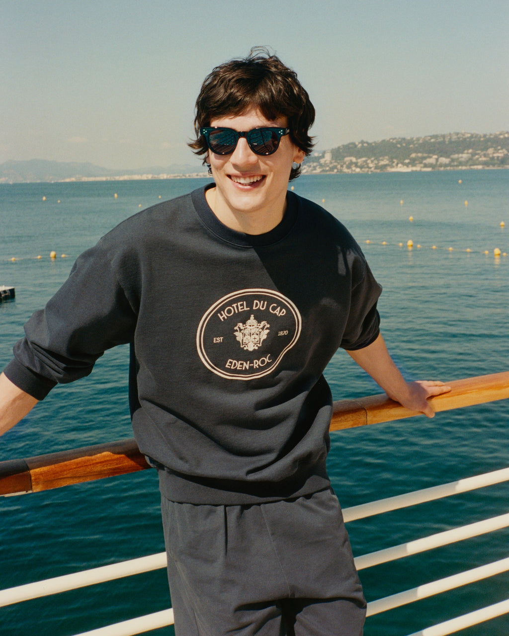 Eden Crest Crewneck - Navy/White