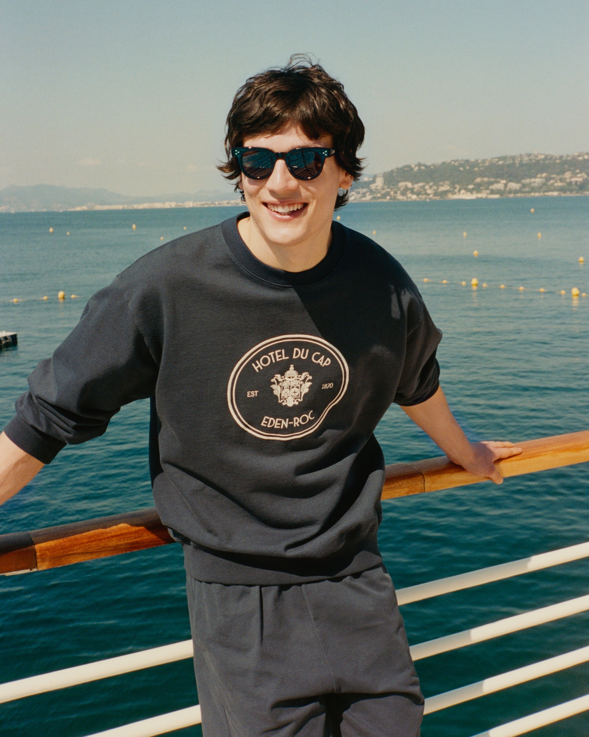 Eden Crest Crewneck - Navy/White