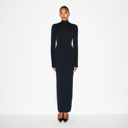 SMOOTH LAYERS TURTLENECK LONG DRESS | OBSIDIAN