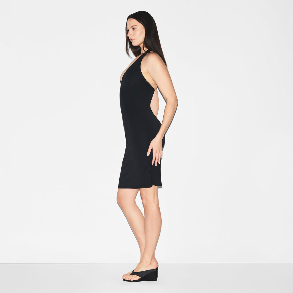 SMOOTH LAYERS PLUNGE HALTER MIDI DRESS | OBSIDIAN