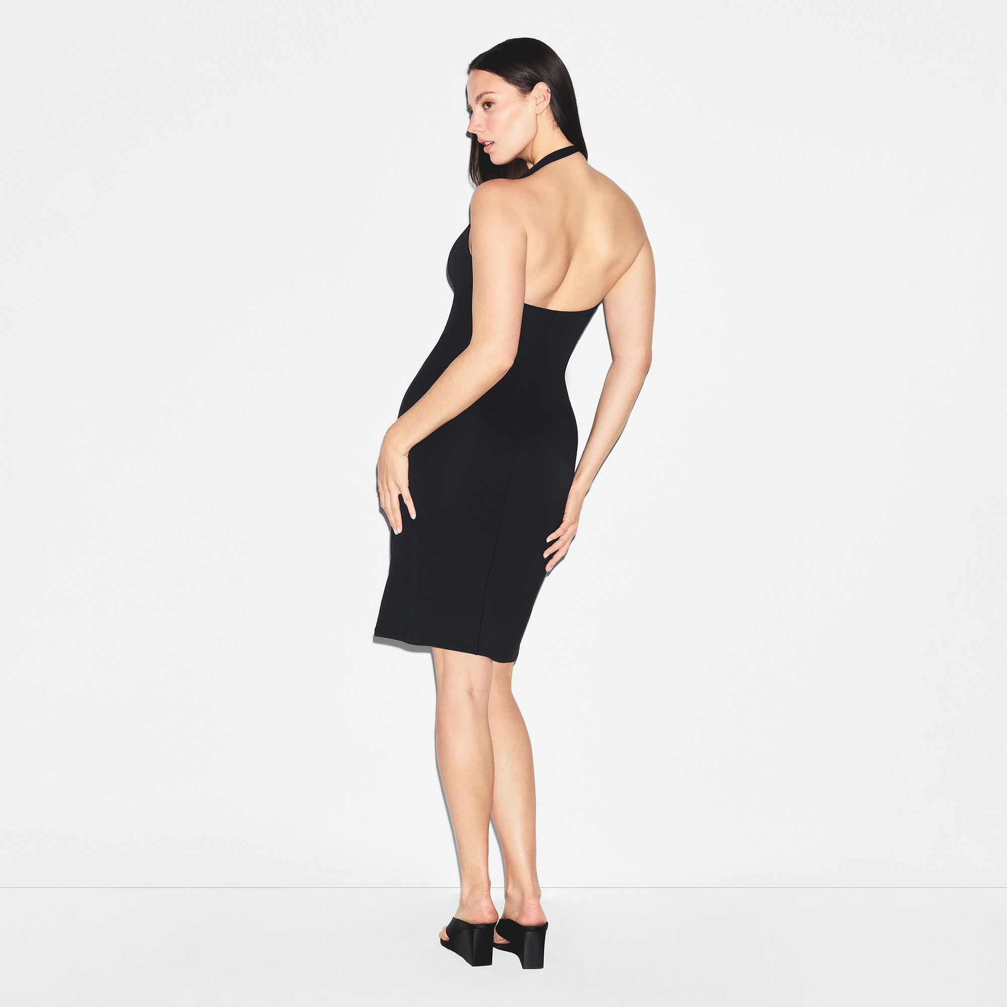 SMOOTH LAYERS PLUNGE HALTER MIDI DRESS | OBSIDIAN