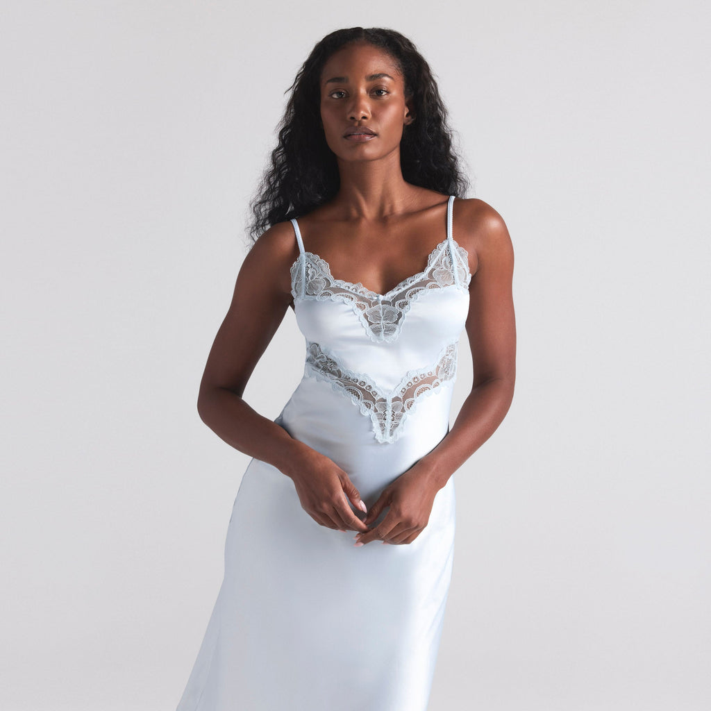 WOVEN SHINE LACE MIDI SLIP DRESS | CLOUD