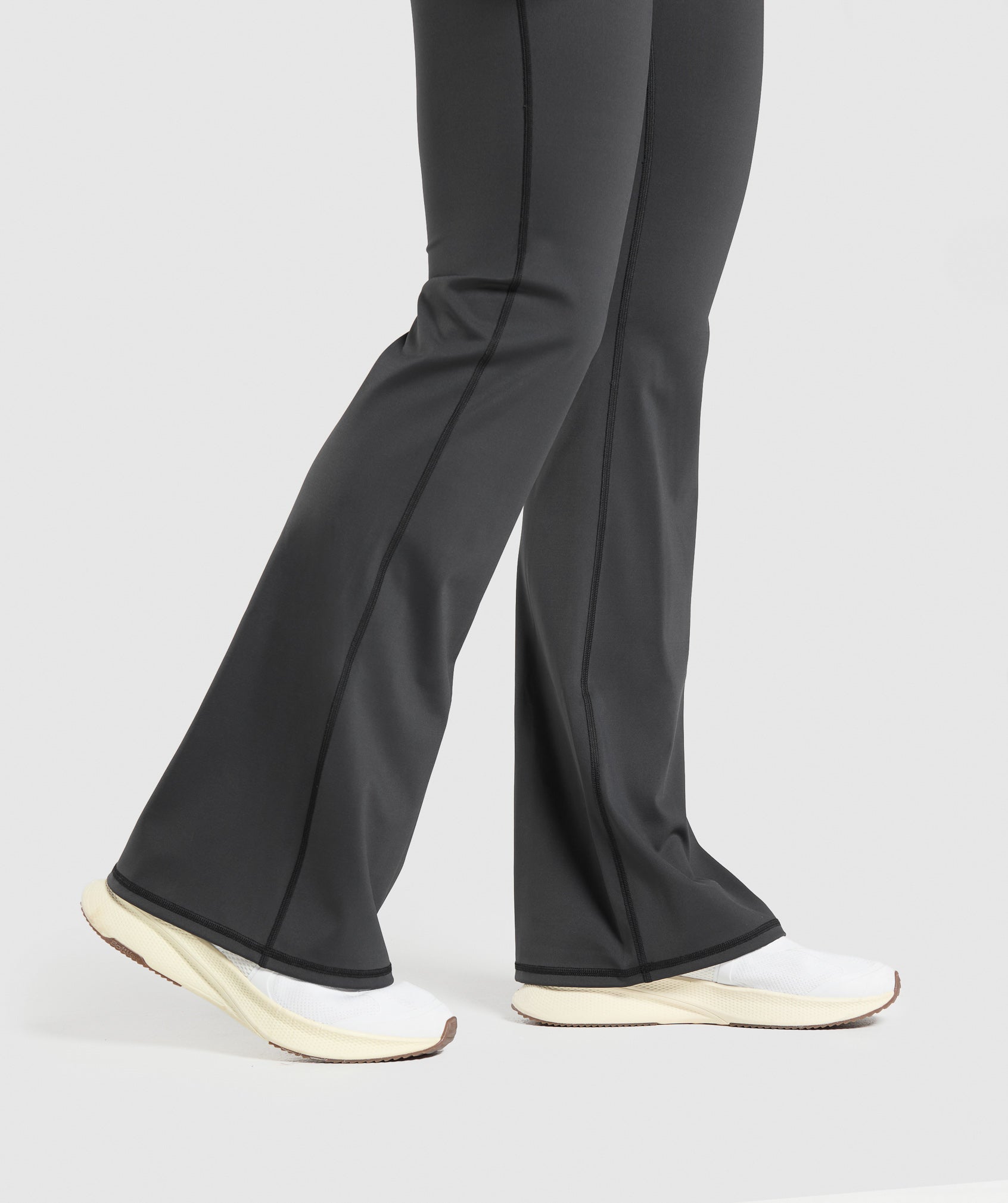 Gymshark Elevate Flared Leggings 2.0 - Black
