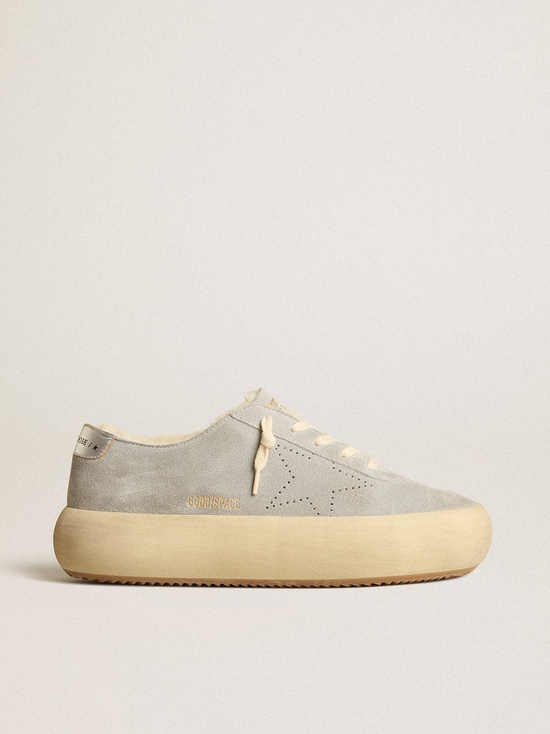 Women’s Space-Star shoes in ice-gray suede with shearling lining