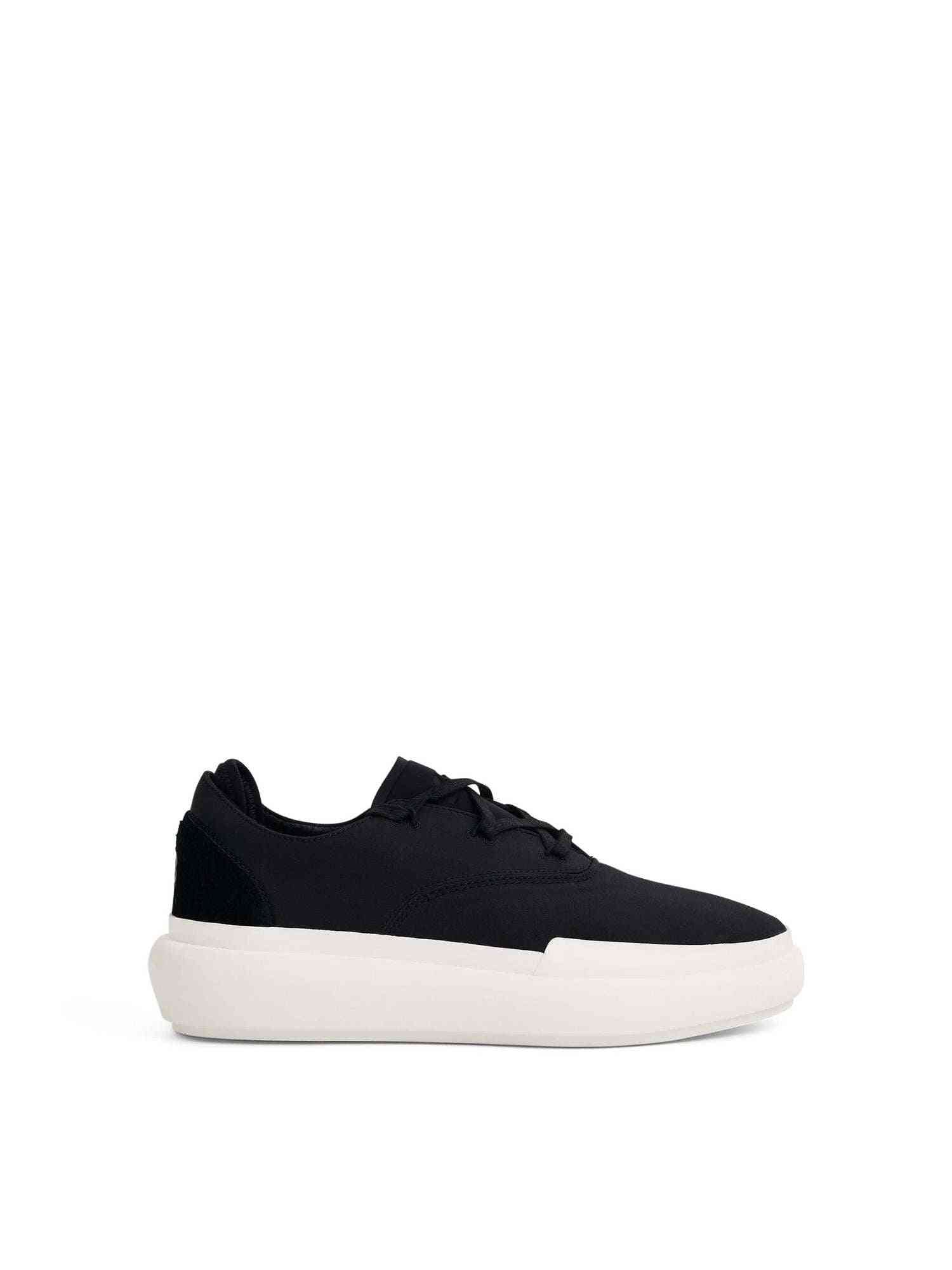 Ajatu Court Low Sneaker in Black/White