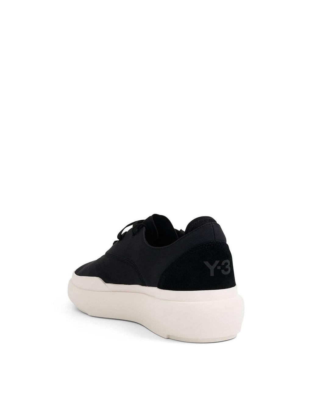 Ajatu Court Low Sneaker in Black/White