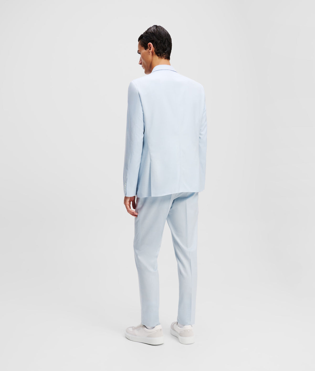 SINGLE-BREASTED TWO-PIECE SUIT