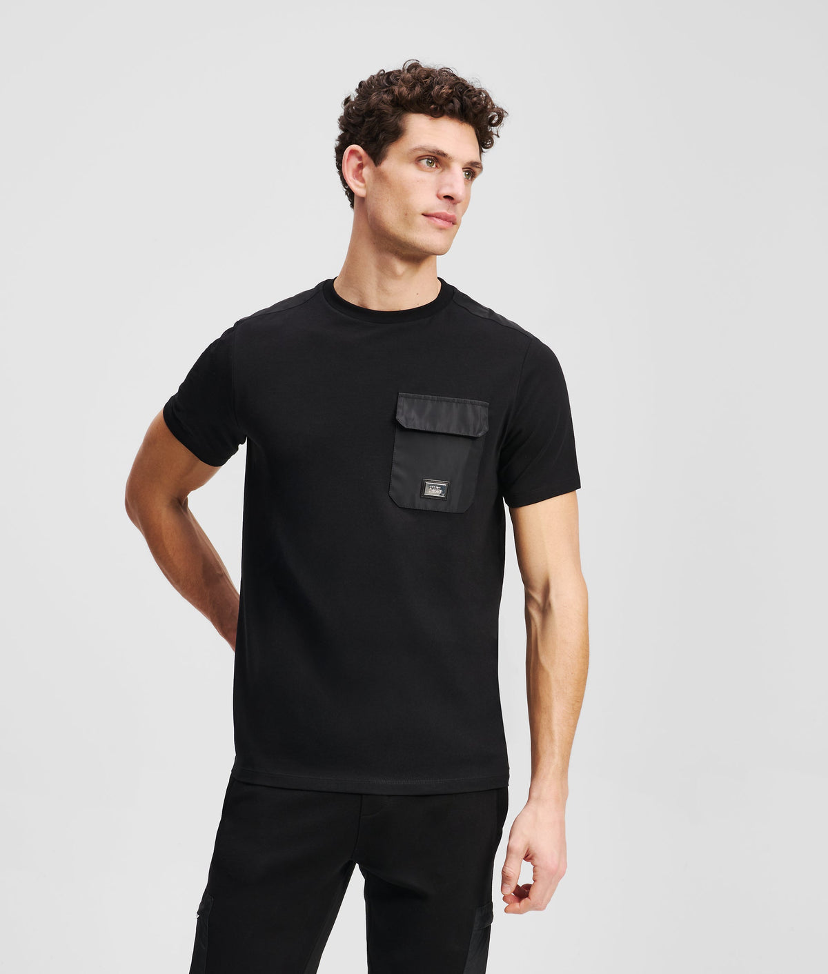 CHEST POCKET T-SHIRT