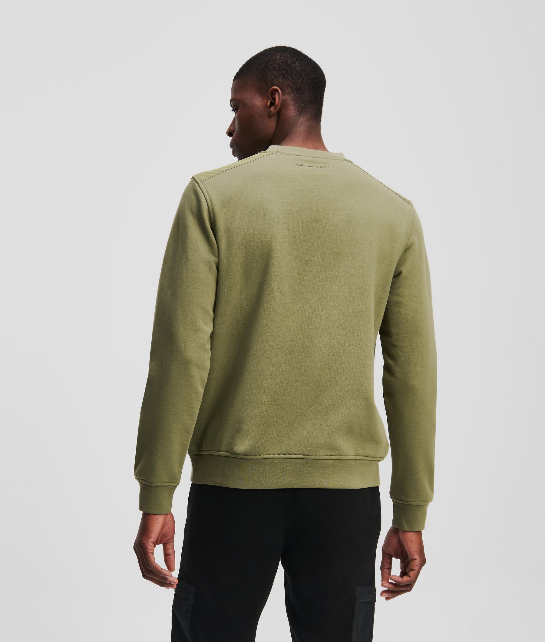 CHEST POCKET SWEATSHIRT