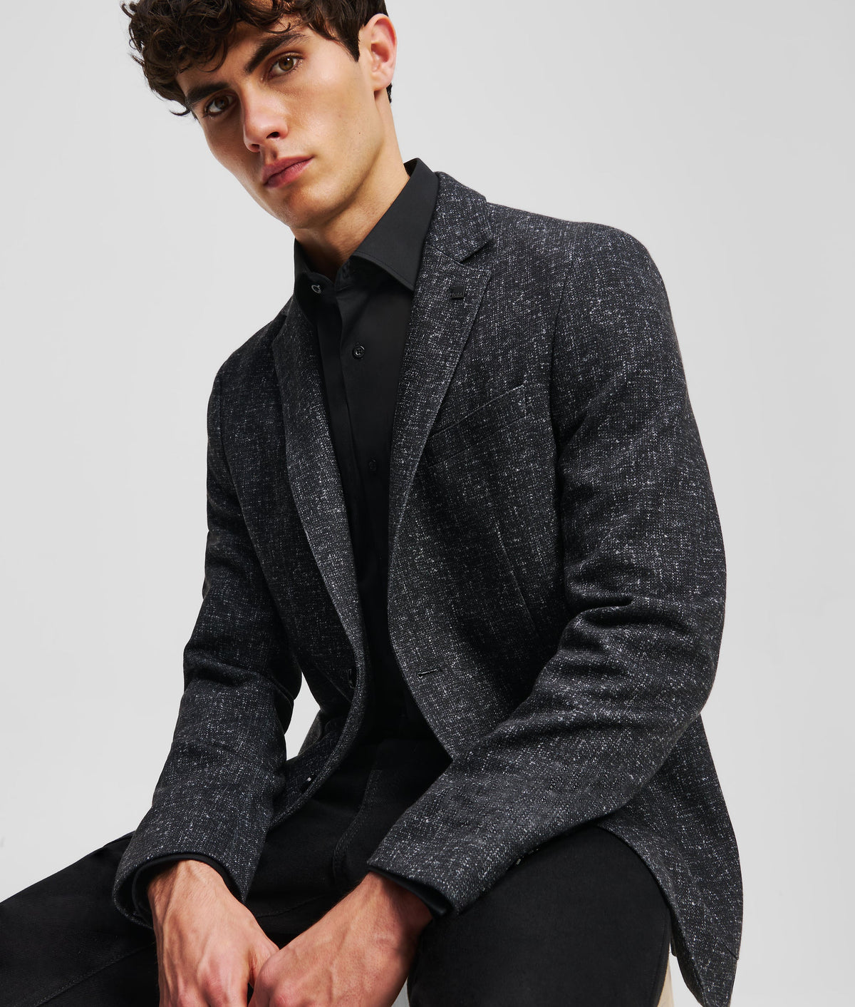 TAILORED BLAZER