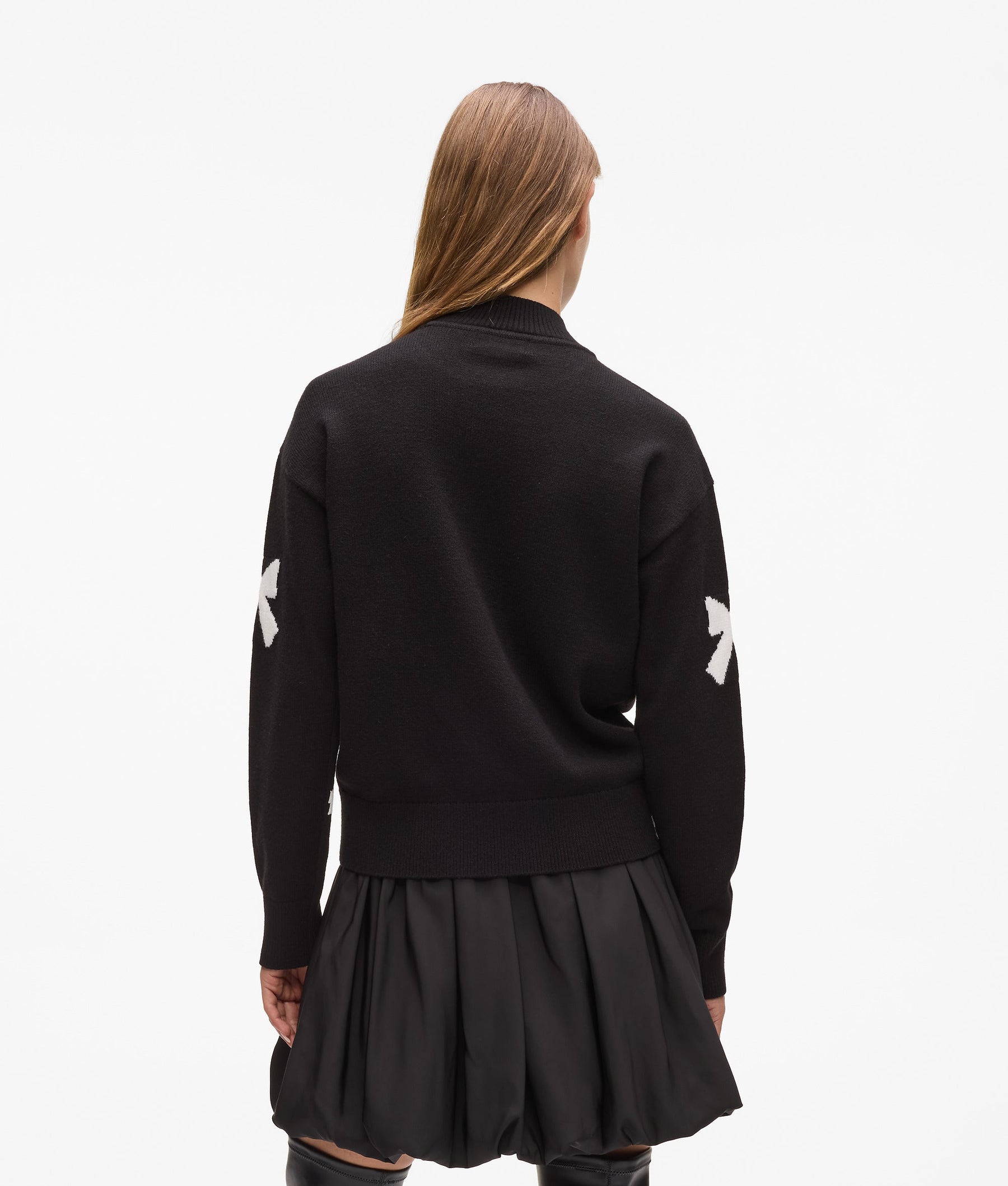 Exclusive bow jumper