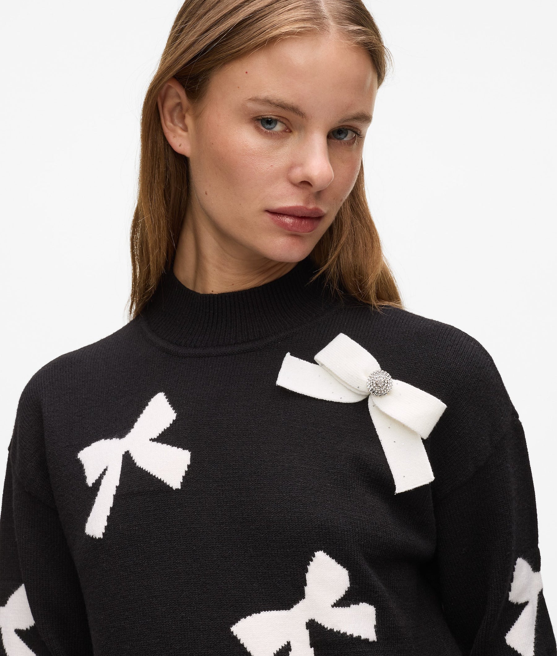 Exclusive bow jumper