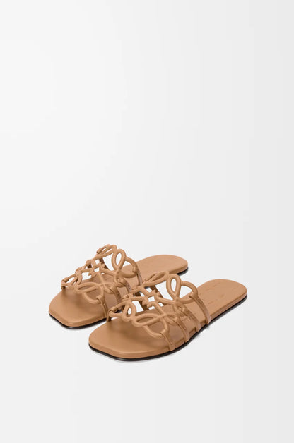Petal Anagram slide in calfskin