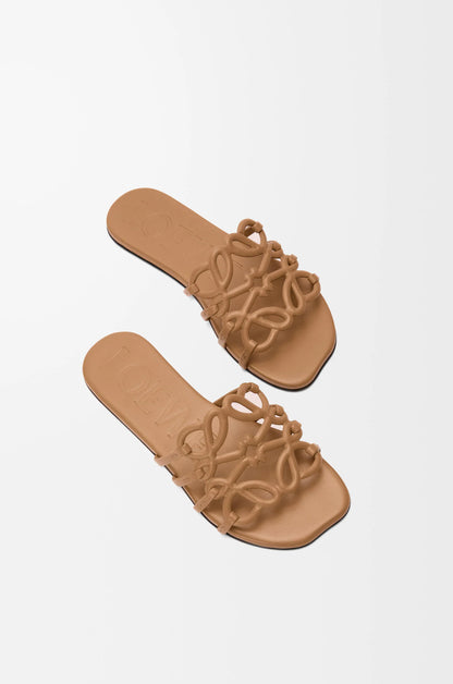 Petal Anagram slide in calfskin