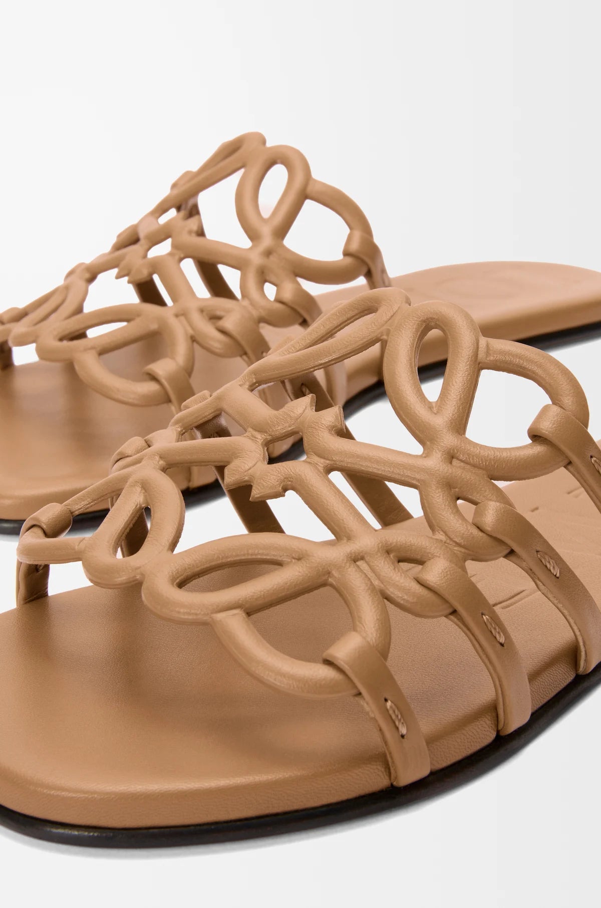 Petal Anagram slide in calfskin
