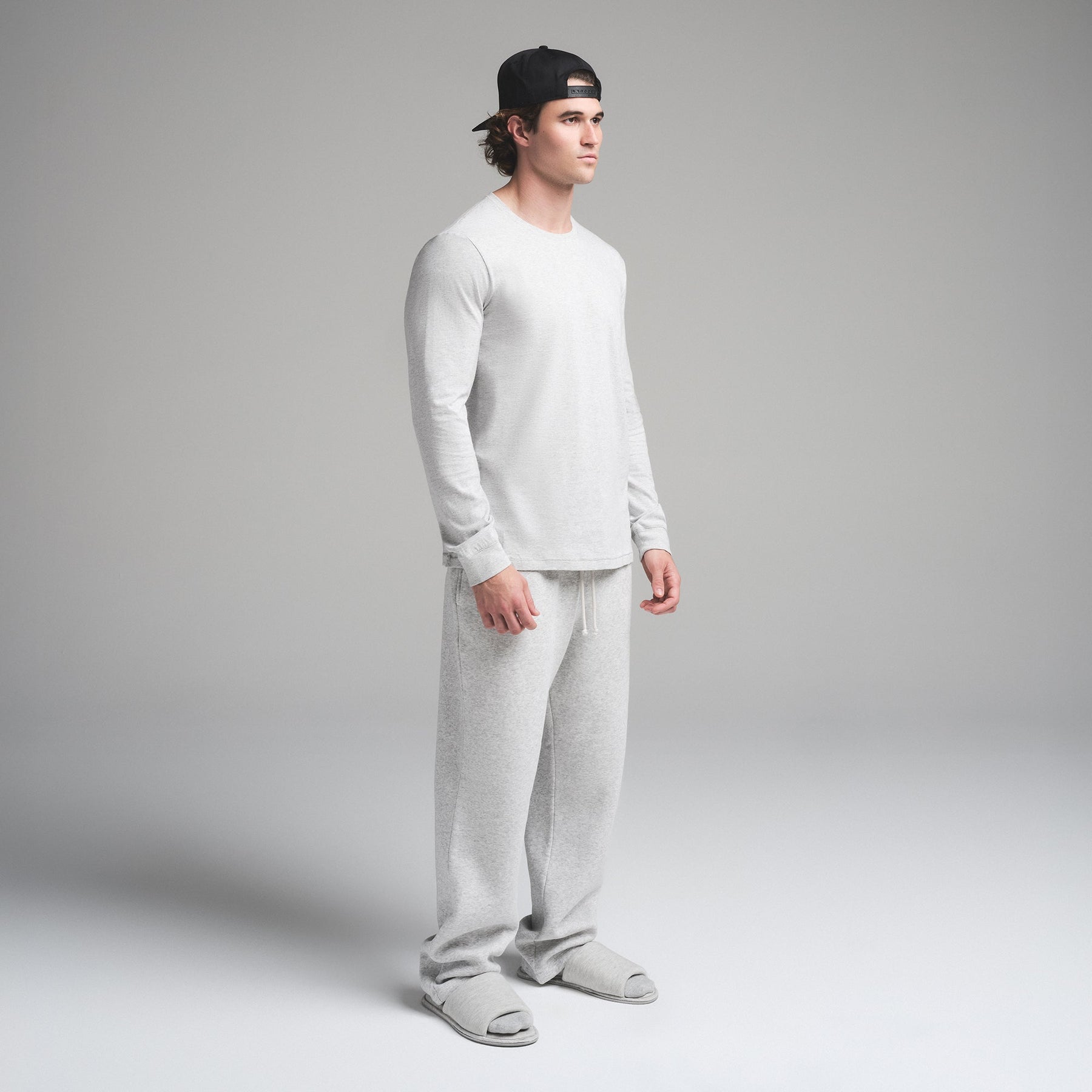 SKIMS COTTON MENS CLASSIC LONG SLEEVE T-SHIRT | LIGHT HEATHER GREY