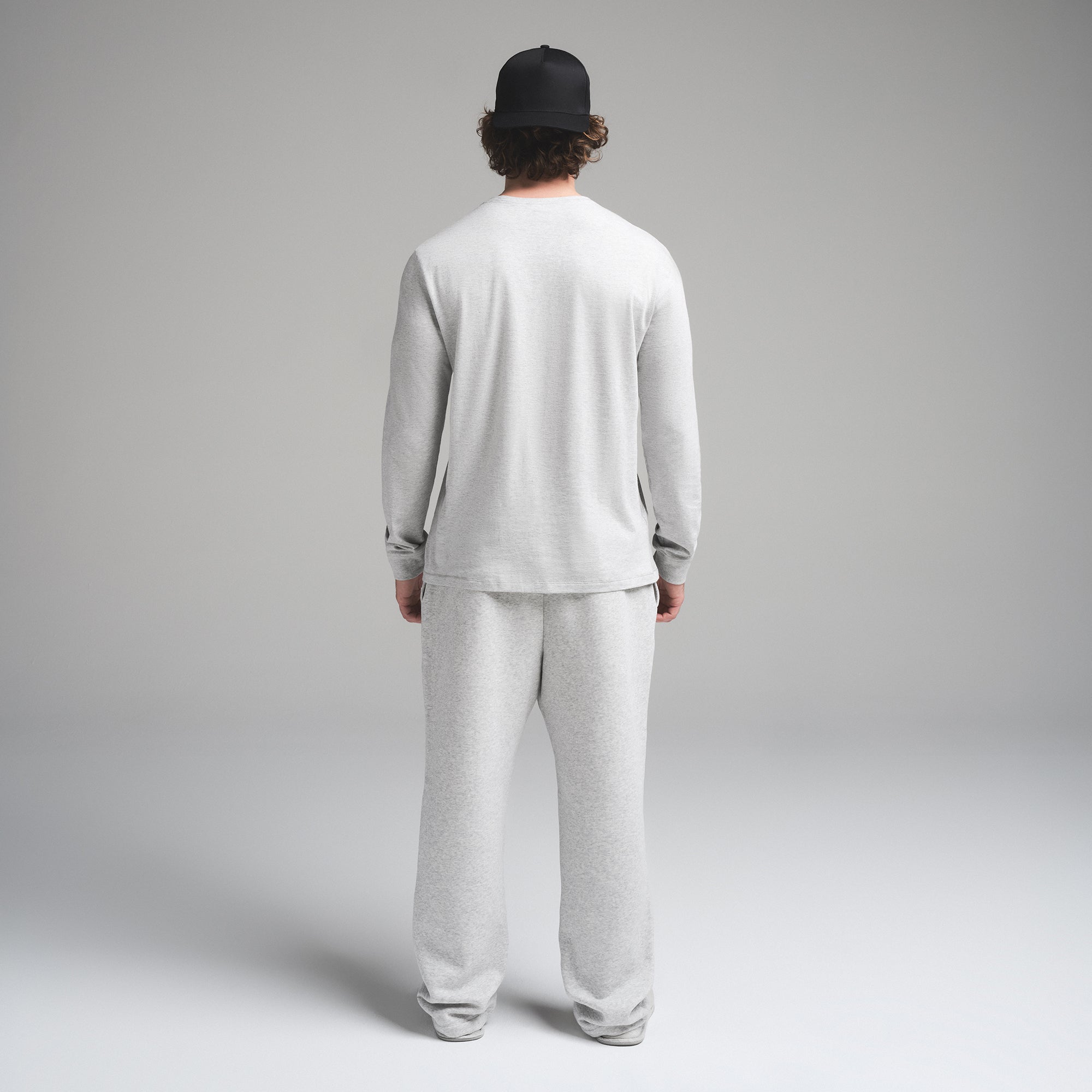 SKIMS COTTON MENS CLASSIC LONG SLEEVE T-SHIRT | LIGHT HEATHER GREY