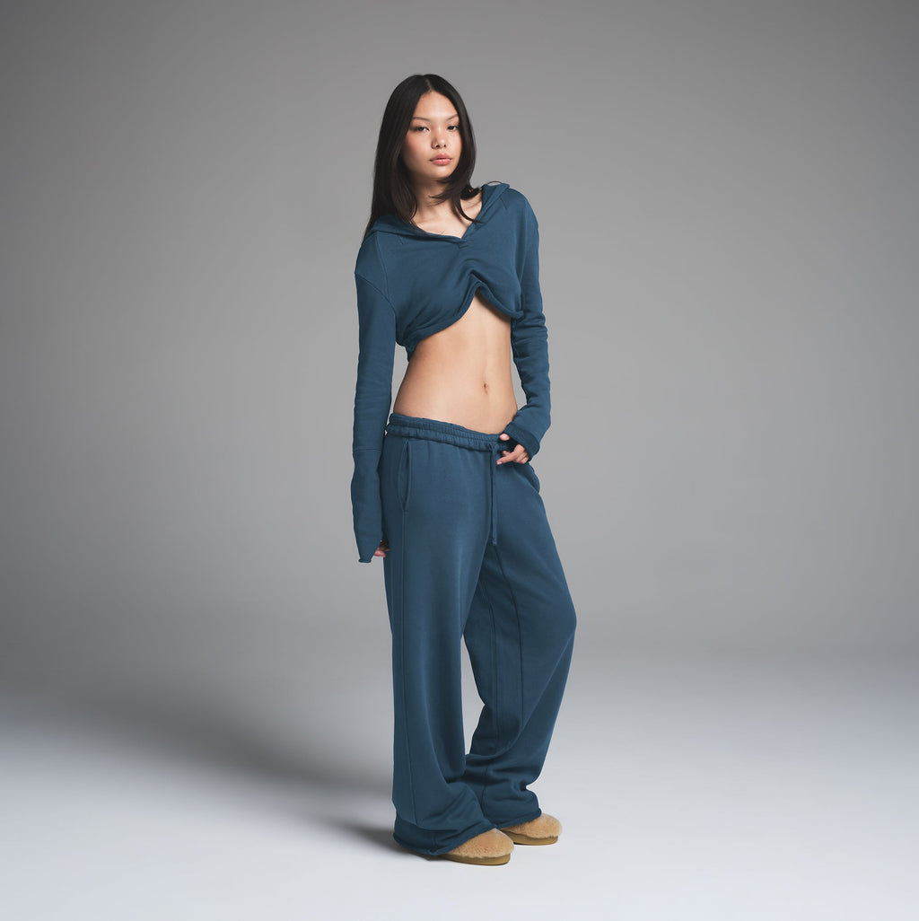 FRENCH TERRY SHOULDER PAD CROPPED HOODIE | INDIGO