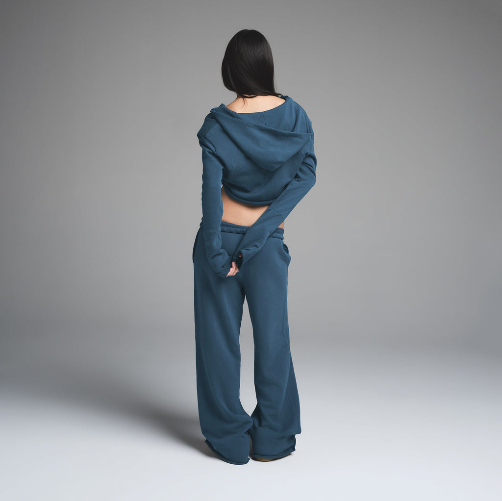 FRENCH TERRY SHOULDER PAD CROPPED HOODIE | INDIGO