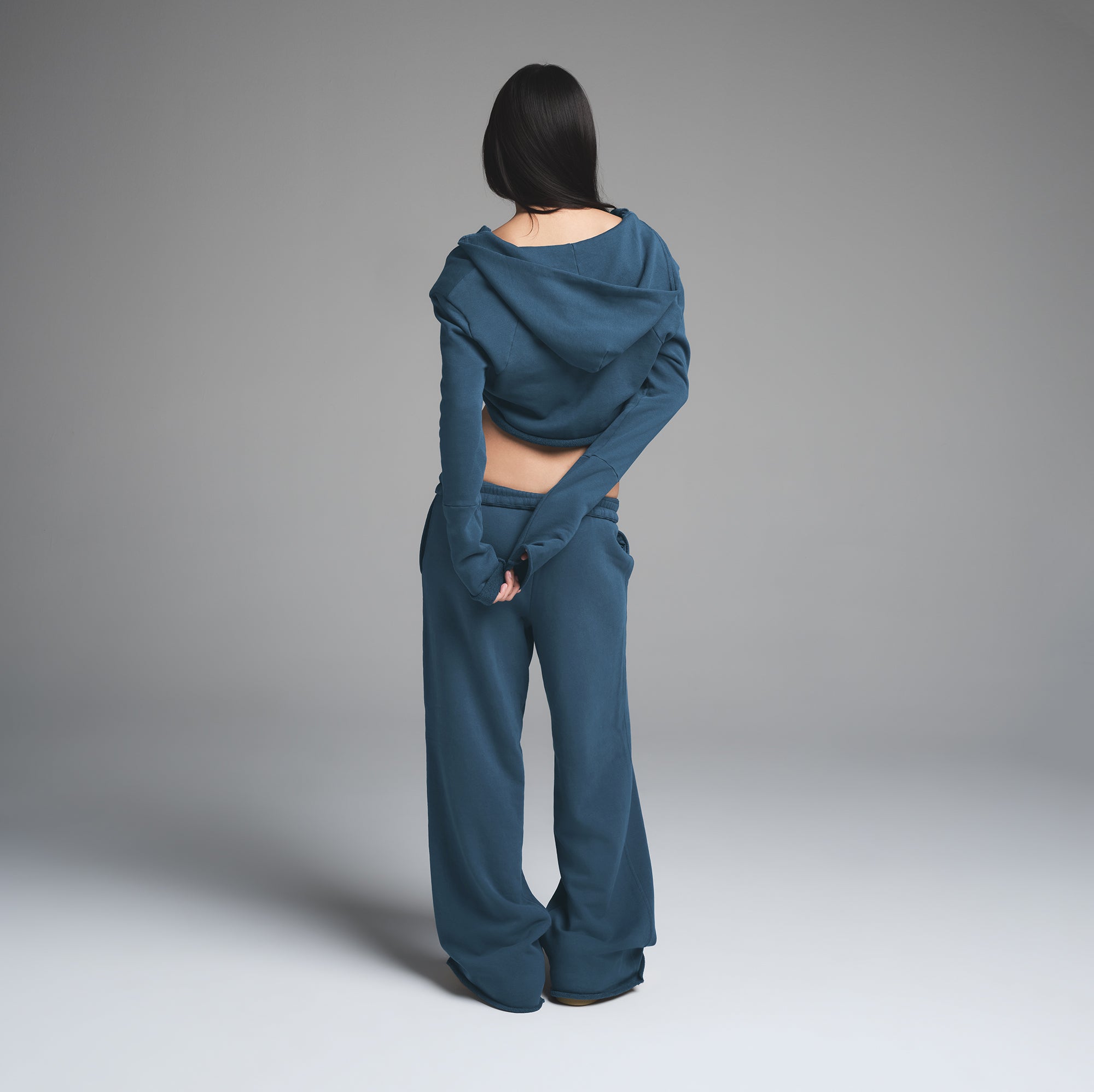 FRENCH TERRY SHOULDER PAD CROPPED HOODIE | INDIGO
