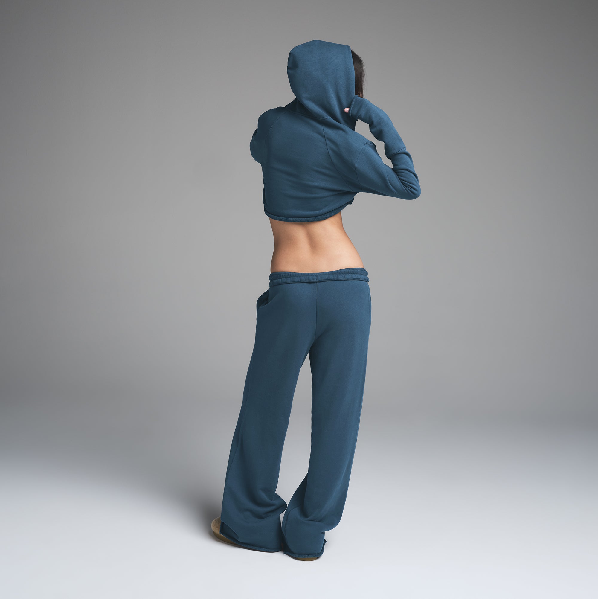 FRENCH TERRY SHOULDER PAD CROPPED HOODIE | INDIGO
