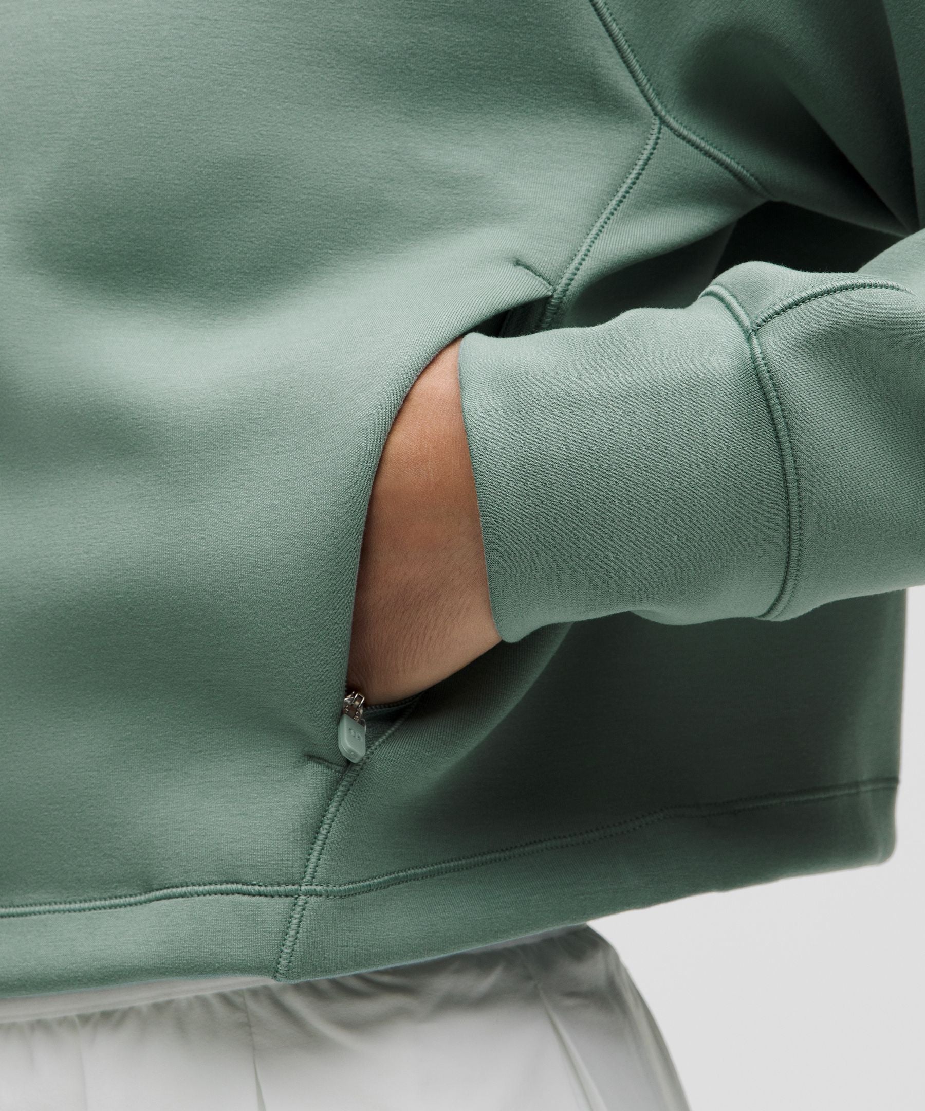 Smooth Spacer Cropped Pullover *Graphic