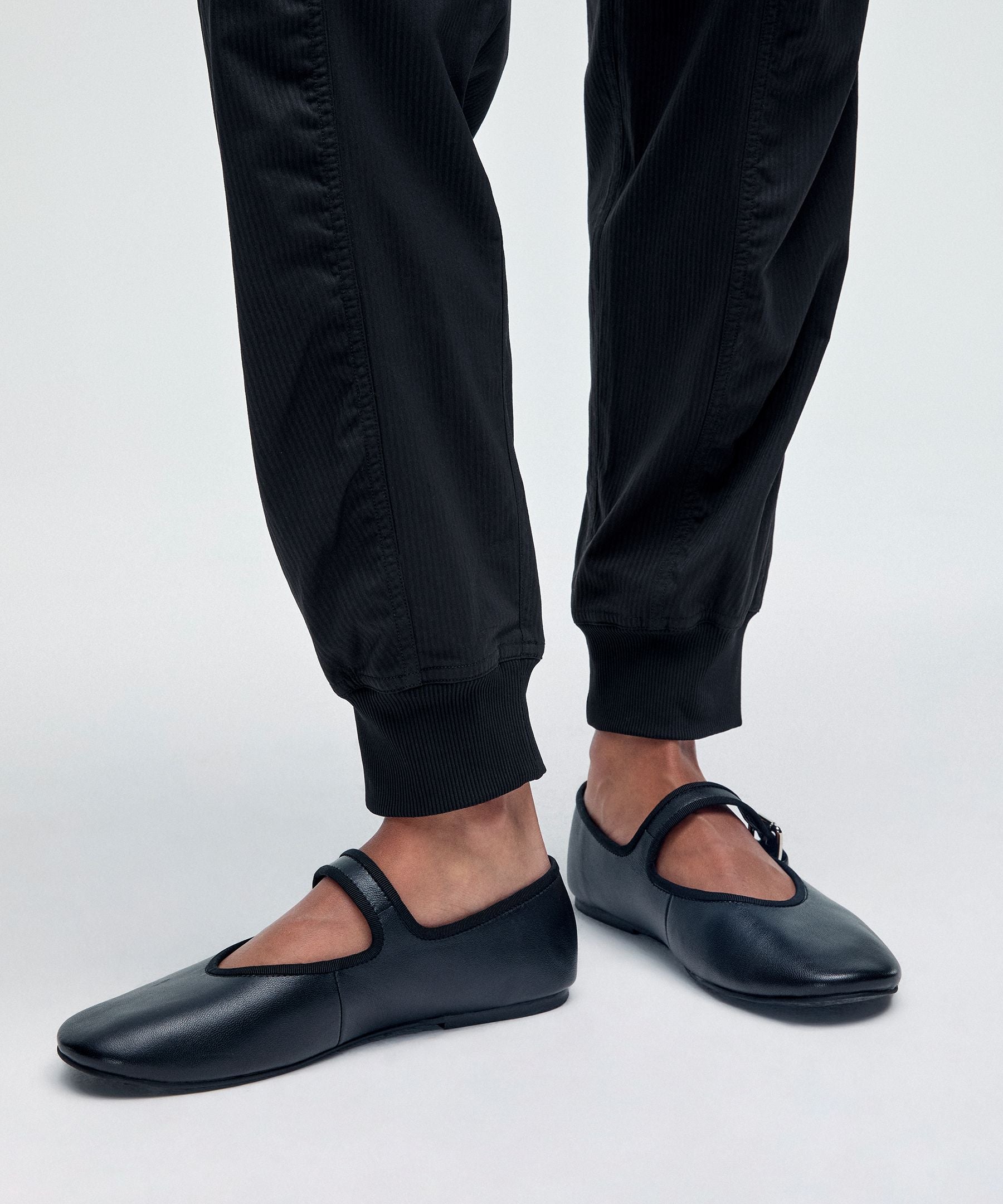 Dance Studio Relaxed-Fit Mid-Rise Cargo Jogger