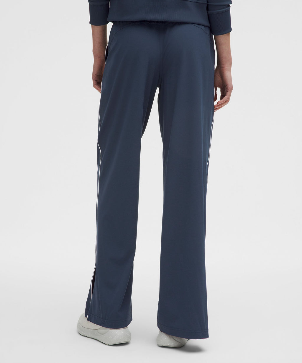 Court Rival Wide-Leg Track Pant *Regular