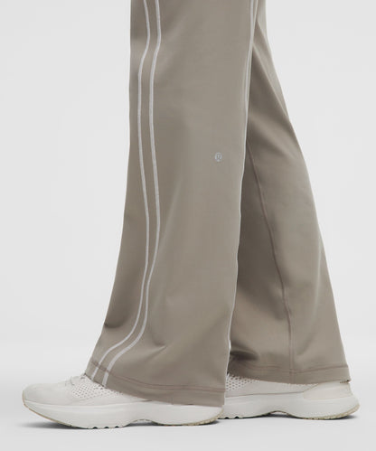 Define Mid-Rise Track Pant *Luon