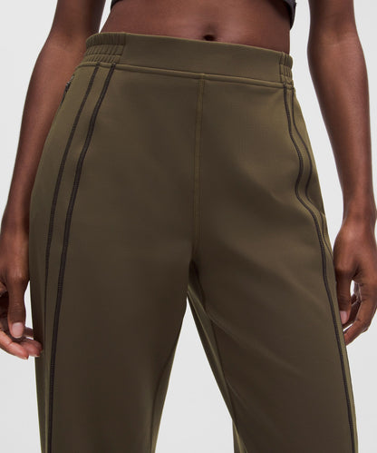 Define Mid-Rise Track Pant *Luon