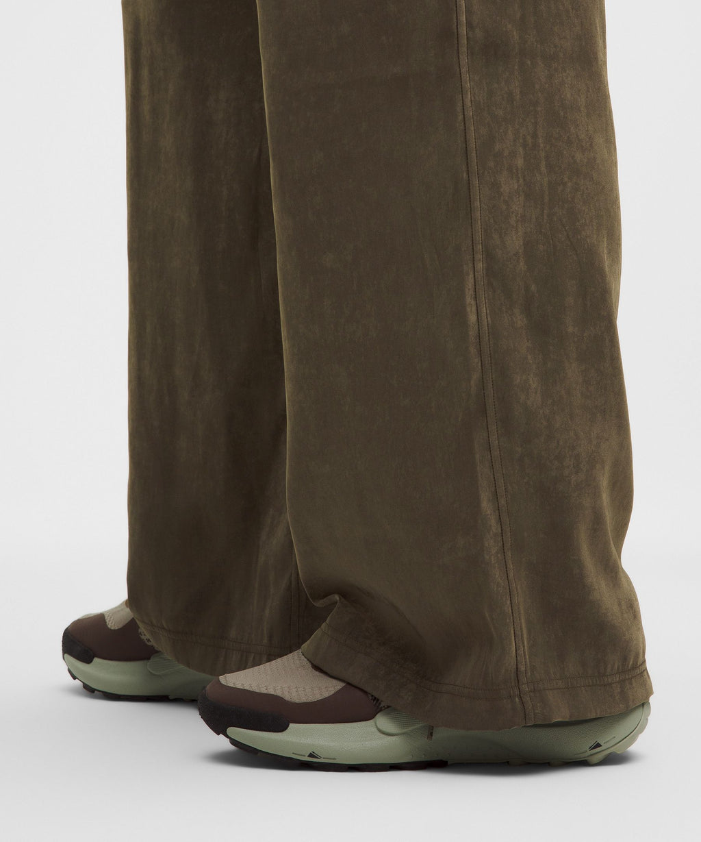 Matte Satin Relaxed-Fit Mid-Rise Cargo Pant