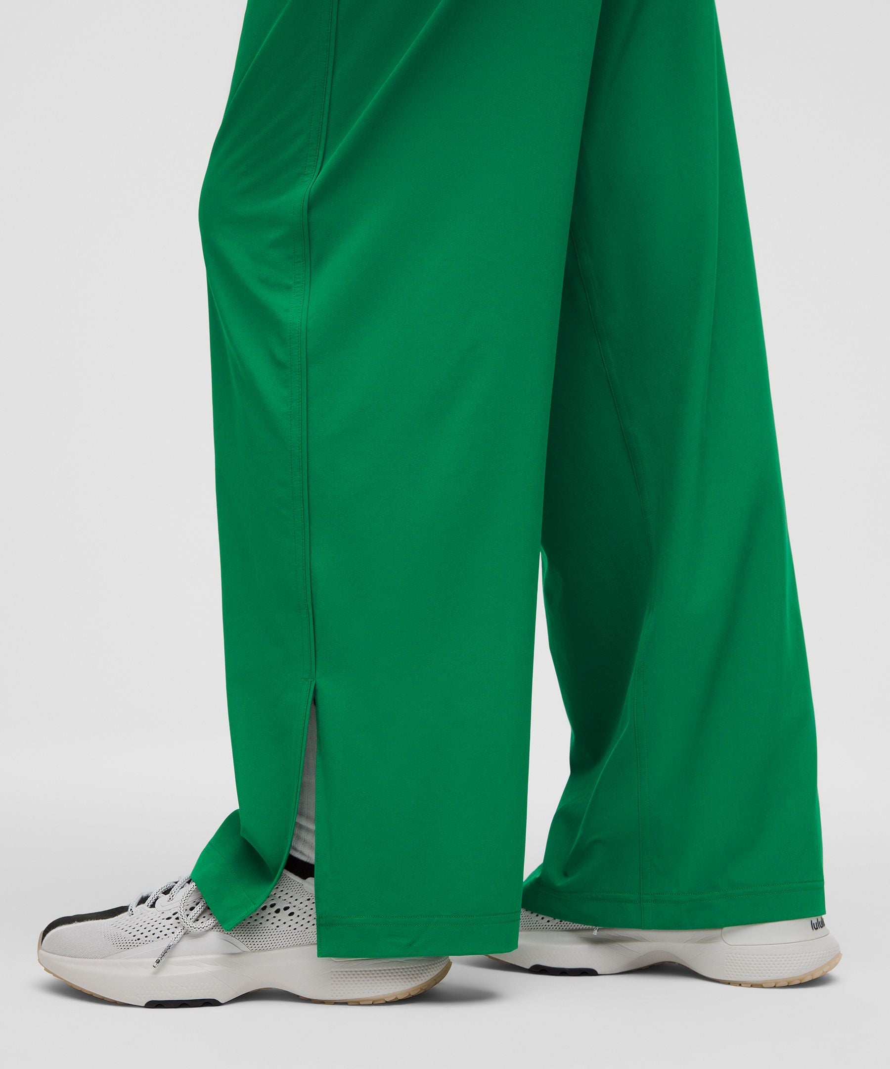 Court Rival Wide-Leg Track Pant *Regular