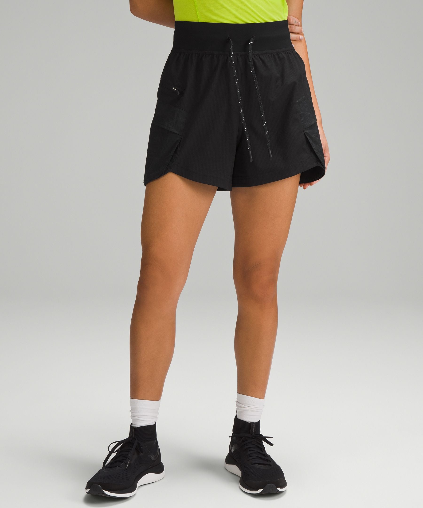 WovenAir High-Rise Hiking Short 4"