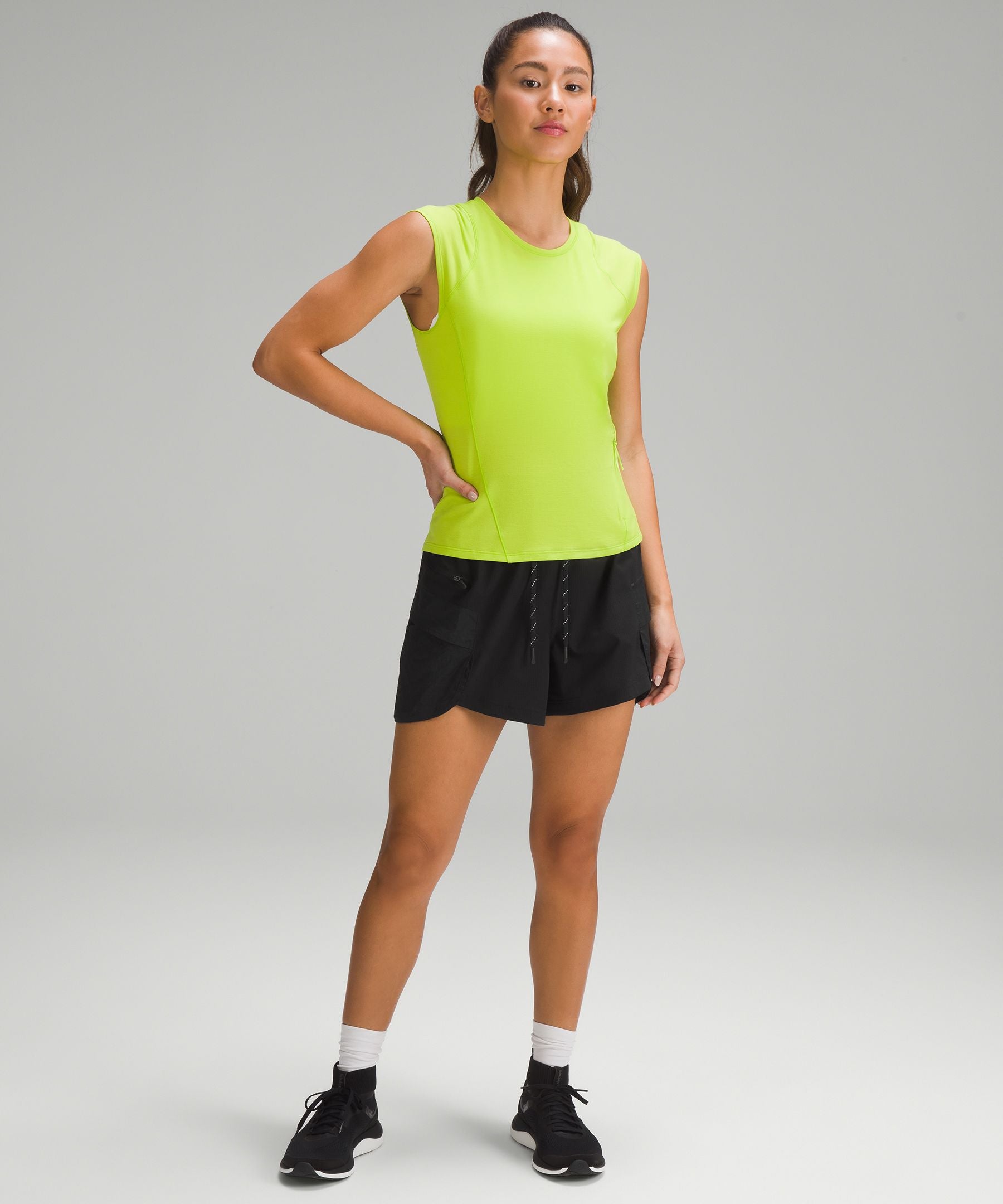 WovenAir High-Rise Hiking Short 4"
