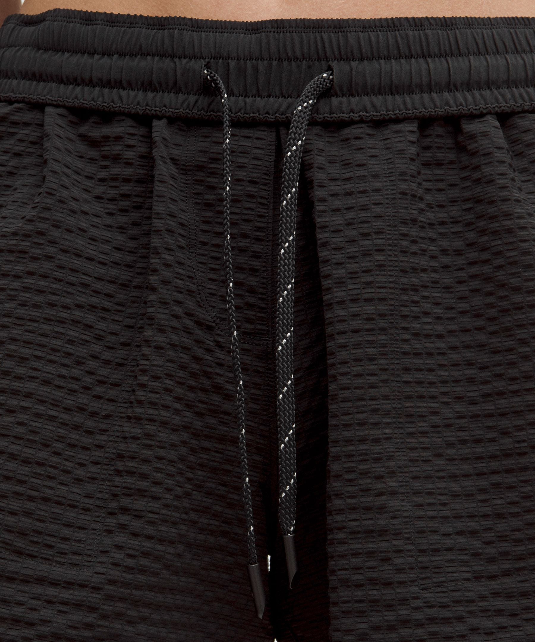 Grid-Texture Relaxed High-Rise Hiking Short 4"