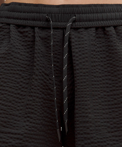 Grid-Texture Relaxed High-Rise Hiking Short 4"