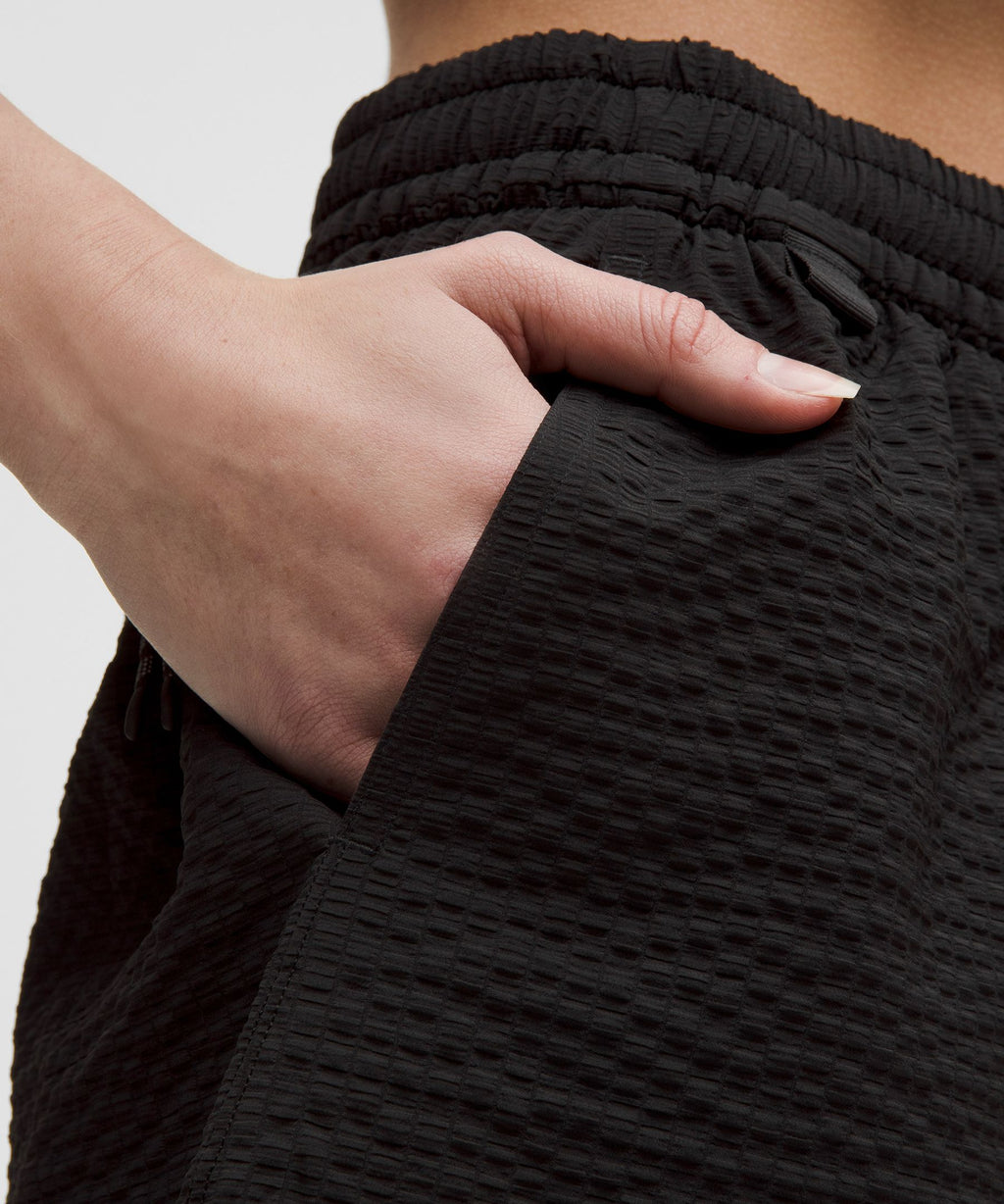 Grid-Texture Relaxed High-Rise Hiking Short 4"